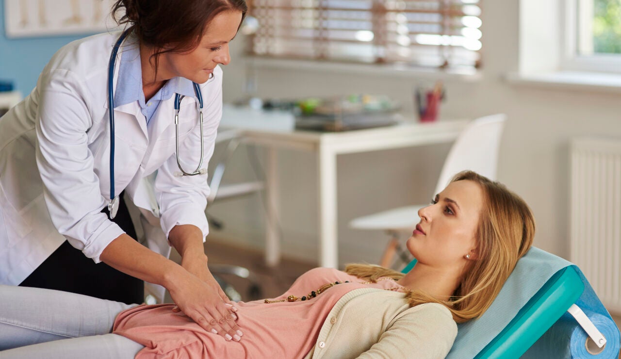 Mujer en la consulta de la ginec&oacute;loga