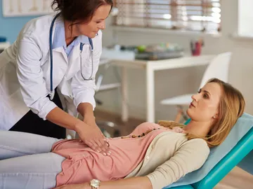 Mujer en la consulta de la ginecóloga Mujer en la consulta de la ginecóloga