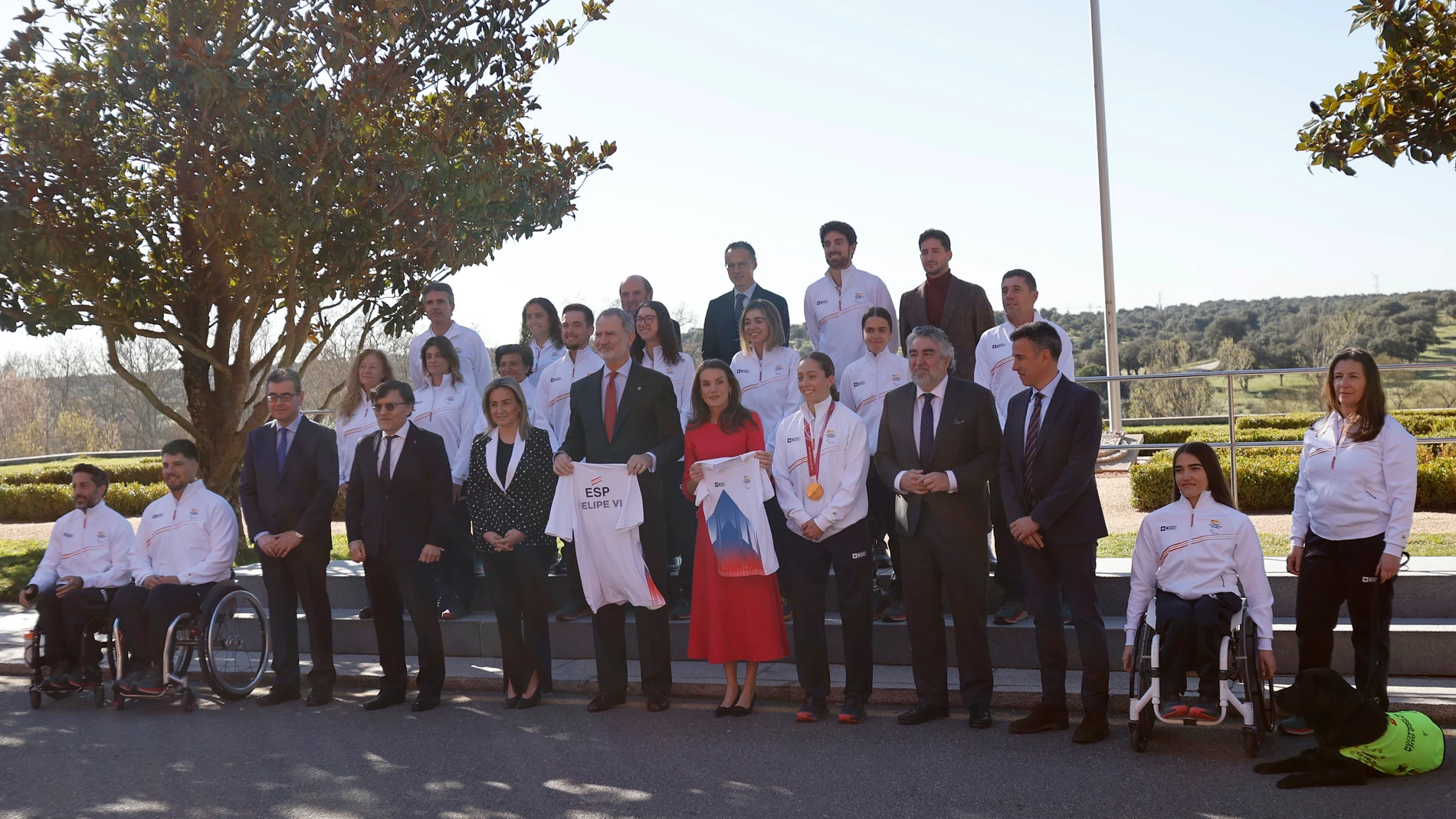 Los Reyes junto al equipo paralímpico en La Zarzuela Los Reyes junto al equipo paralímpico en La Zarzuela