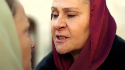 “Sí, fui sirvienta”: Sadakat confiesa su pasado y deja a los Albora en shock “Sí, fui sirvienta”: Sadakat confiesa su pasado y deja a los Albora en shock