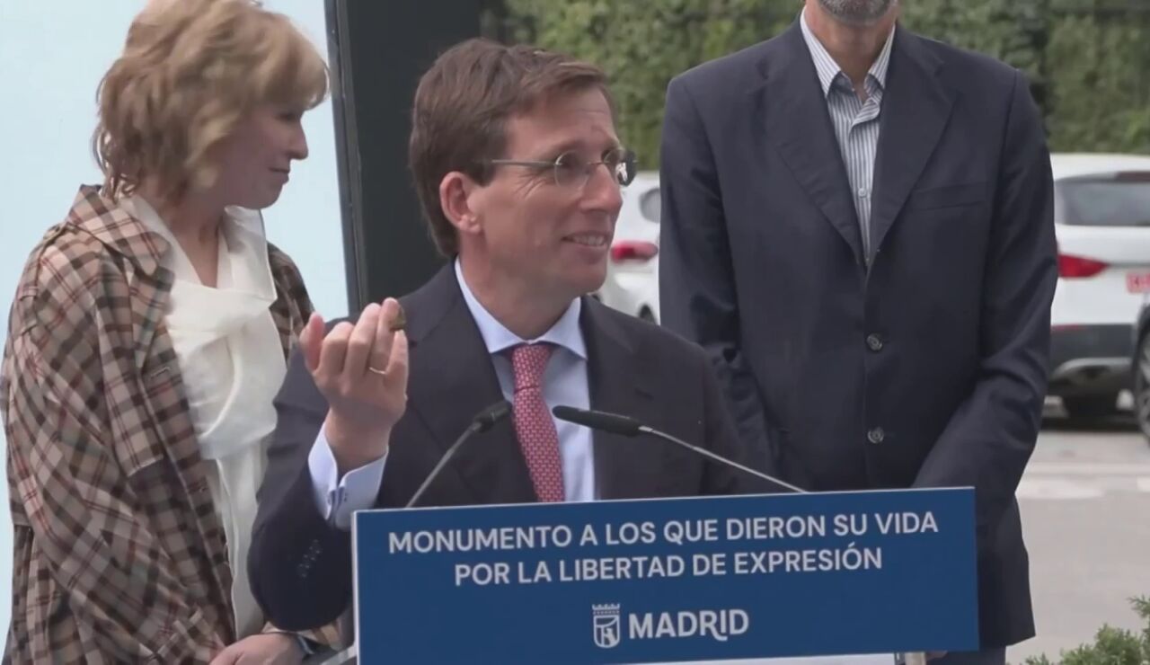 El inesperado 'ataque a&eacute;reo' de una paloma a Almeida: "Ha aterrizado sobre el corte de pelo que me hice ayer"