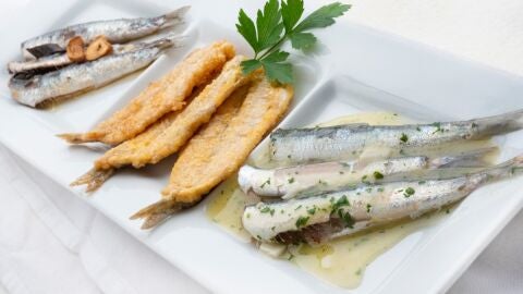 Anchoas tres gustos, de Karlos Argui&ntilde;ano: en salsa verde, rebozadas y fritas