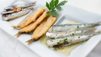Anchoas tres gustos, de Karlos Arguiñano: en salsa verde, rebozadas y fritas ¡todo en menos de 10 minutos! Anchoas tres gustos, de Karlos Arguiñano: en salsa verde, rebozadas y fritas ¡todo en menos de 10 minutos!