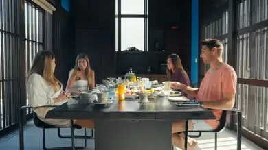 Un desayuno lleno de pullas, clases de kárate y sobrevivir al pádel surf en el séptimo programa de El capitán en Japón Un desayuno lleno de pullas, clases de kárate y sobrevivir al pádel surf en el séptimo programa de El capitán en Japón