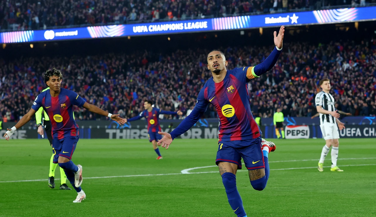 Raphinha celebra su gol al Newcastle en el Camp Nou