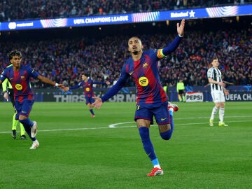 Raphinha celebra su gol al Newcastle en el Camp Nou