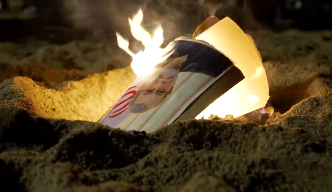 Un grupo de iran&iacute;es en Barcelona celebra la muerte de Al&iacute; Lariyani