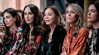 Isabel Preysler y su buena relación con Amparo Corsini, cuñada de su hija Tamara Falcó: juntas en un desfile Isabel Preysler y su buena relación con Amparo Corsini, cuñada de su hija Tamara Falcó: juntas en un desfile