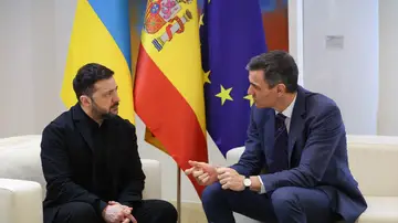El presidente del Gobierno, Pedro Sánchez, recibe al presidente de Ucrania, Volodímir Zelenski, en La Moncloa. El presidente del Gobierno, Pedro Sánchez, recibe al presidente de Ucrania, Volodímir Zelenski, en La Moncloa.
