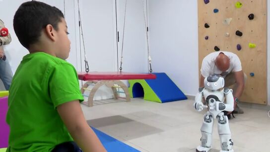 Juani, la robot humanoide que hace de terapeuta para ni&ntilde;os con necesidades especiales en Gran Canaria