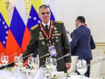 Delcy Rodr&iacute;guez destituye a Vladimir Padrino al frente del Ministerio de Defensa