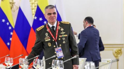 Delcy Rodr&iacute;guez destituye a Vladimir Padrino al frente del Ministerio de Defensa