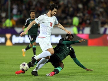 Sardar Azmoun durante un partido con la selecci&oacute;n iran&iacute;