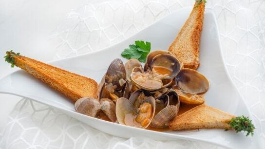 Receta sencilla, completa y f&aacute;cil de Karlos Argui&ntilde;ano: almejas al piment&oacute;n