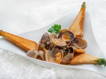 Receta sencilla, completa y f&aacute;cil de Karlos Argui&ntilde;ano: almejas al piment&oacute;n