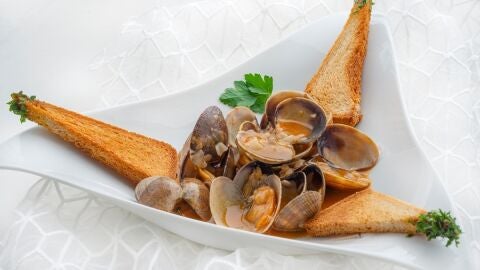 Receta sencilla, completa y f&aacute;cil de Karlos Argui&ntilde;ano: almejas al piment&oacute;n