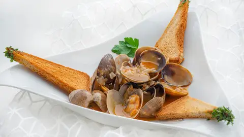 Receta sencilla, completa y fácil de Karlos Arguiñano: almejas al pimentón Receta sencilla, completa y fácil de Karlos Arguiñano: almejas al pimentón