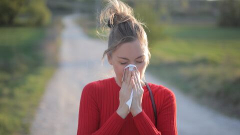 Mujer con alergia
