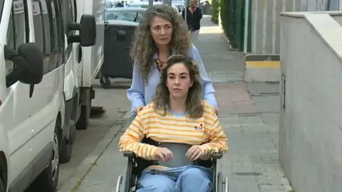 Amalia, la última herida de Adamuz, saliendo del hospital Amalia, la última herida de Adamuz, saliendo del hospital