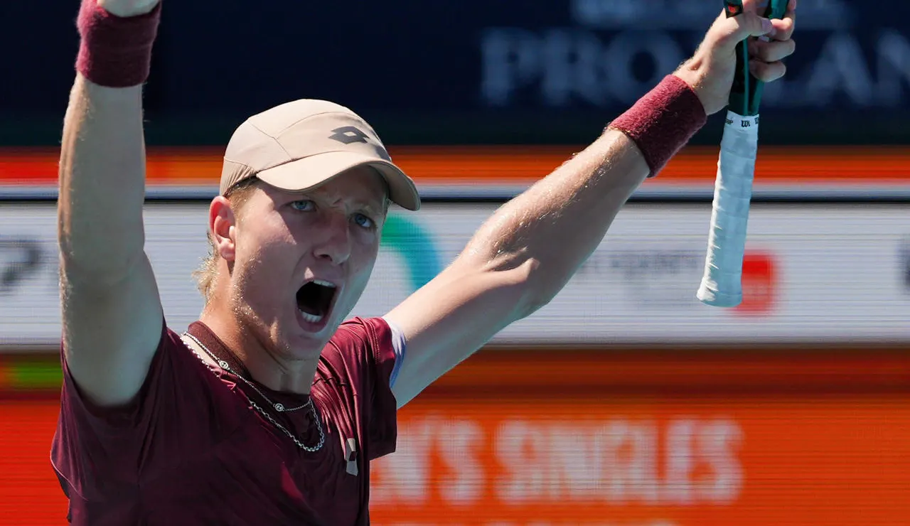 Landaluce celebra su remontada ante Korda en Miami
