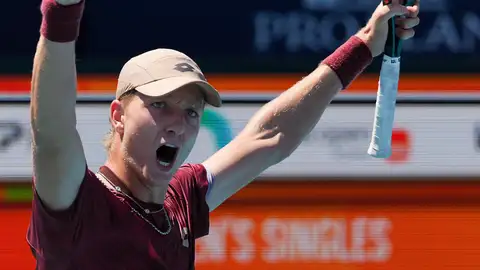 Landaluce celebra su remontada ante Korda en Miami Landaluce celebra su remontada ante Korda en Miami