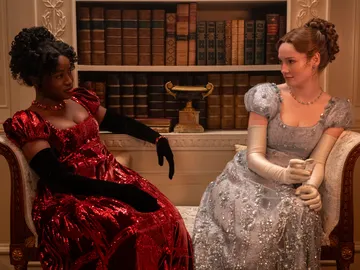 Masali Baduza como Michaela y Hannah Dodd como Francesca Bridgerton Masali Baduza como Michaela y Hannah Dodd como Francesca Bridgerton