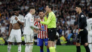 Fede Valverde tras ser expulsado por Munuera Montero