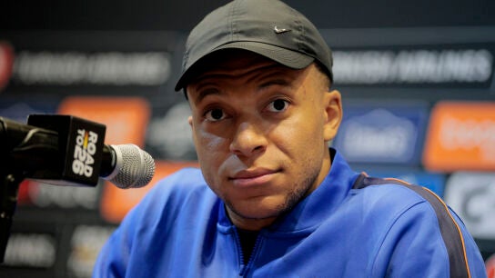 Mbapp&eacute; en rueda de prensa desde Boston