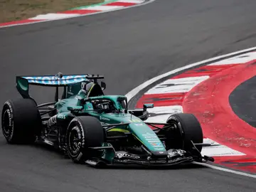 El Aston Martin en el circuito de Shanghái El Aston Martin en el circuito de Shanghái