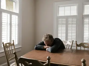 Hombre pensativo Hombre pensativo