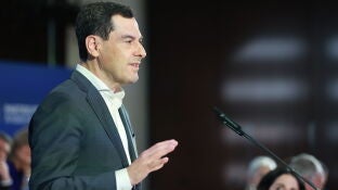 Juanma Moreno interviene en la reuni&oacute;n de la Junta Directiva Auton&oacute;mica del PP en Sevilla. A 25 de marzo de 2026, en Sevilla (Andaluc&iacute;a, Espa&ntilde;a). El presidente del PP de Andaluc&iacute;a, Juanma Moreno, se ha reunido con la Junta Directiva Auton&oacute;mica del partido en Sevilla. 25 MARZO 2026 Roc&iacute;o Ruz / Europa Press 25/03/2026