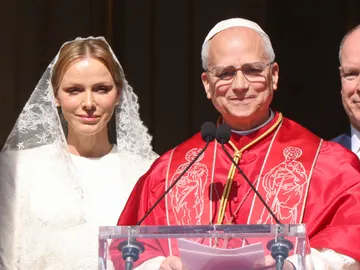 La princesa Charlene, el papa León XIV y Alberto II de Mónaco La princesa Charlene, el papa León XIV y Alberto II de Mónaco