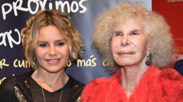 Eugenia Mart&iacute;nez de Irujo y la duquesa de Alba en 2011