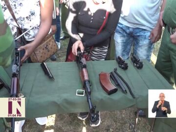 Cuba ense&ntilde;a a utilizar armas