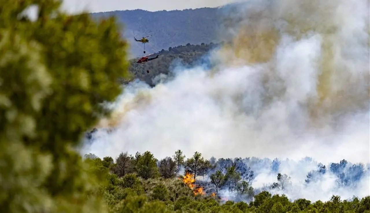 Las rachas de viento complican un incendio en Murcia y activan el Plan Infomur