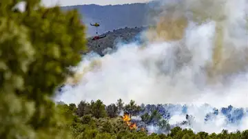 Las rachas de viento complican un incendio en Murcia y activan el Plan Infomur Las rachas de viento complican un incendio en Murcia y activan el Plan Infomur