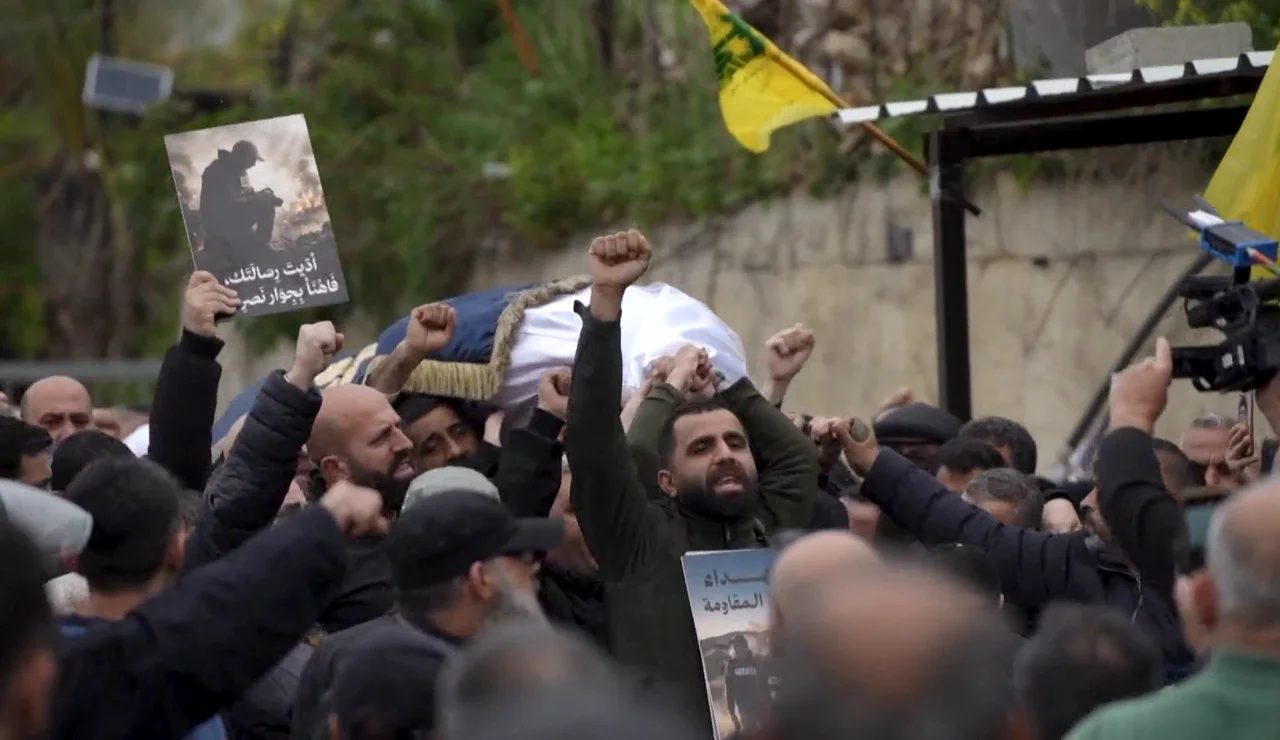 Entierro de un periodista asesinado en Líbano