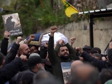 Entierro de un periodista asesinado en L&iacute;bano