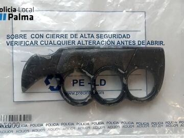 Detenido por agredir con un pu&ntilde;o americano a los polic&iacute;as que trataban de atenderle en Palma