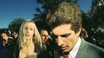 Daryl Hannah y JFK Jr. en 1993 Daryl Hannah y JFK Jr. en 1993