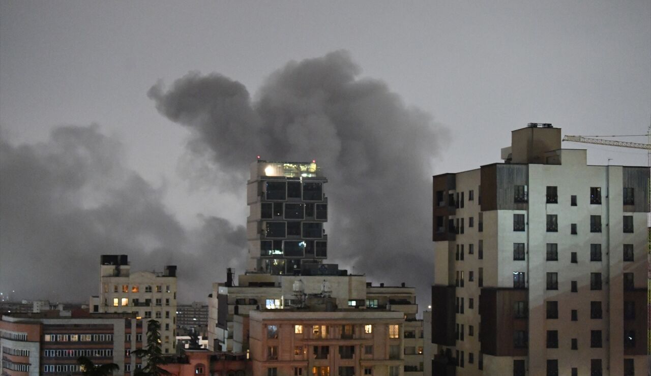 Imagen de archivo de un ataque contra edificios en Teher&aacute;n (Ir&aacute;n)