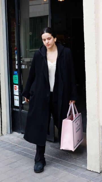 Rosalía con su bolso de Dior