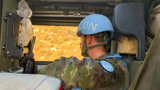 Imagen de archivo de un militar durante una patrulla de la misi&oacute;n de paz de la ONU en el L&iacute;bano (FINUL).