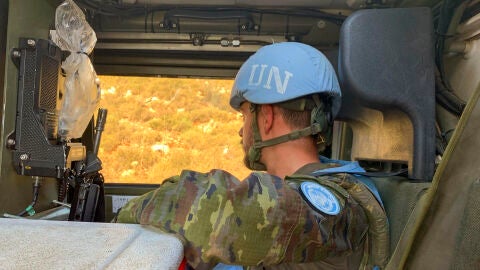Imagen de archivo de un militar durante una patrulla de la misi&oacute;n de paz de la ONU en el L&iacute;bano (FINUL).