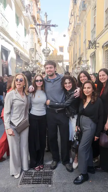 Stella Banderas, su marido y amigos de la familia Stella Banderas, su marido y amigos de la familia