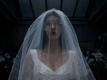 Camila Morrone en Algo terrible est&aacute; a punto de suceder