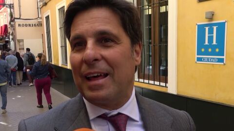 Fran Rivera hablando con la prensa