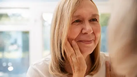 Mujer con arrugas Mujer con arrugas