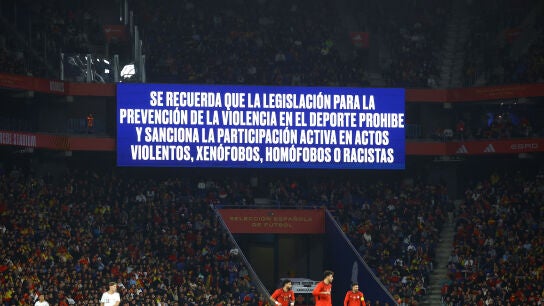 Mensaje mostrado en el videomarcador del RCDE Stadium durante el Espa&ntilde;a - Egipto