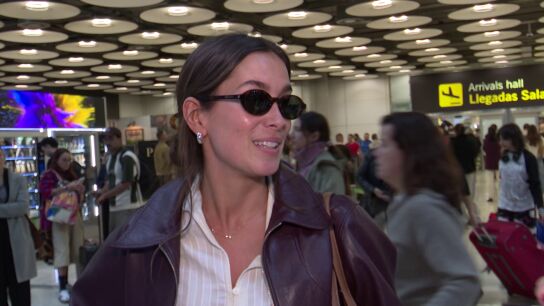 Mar&iacute;a Pombo en el aeropuerto